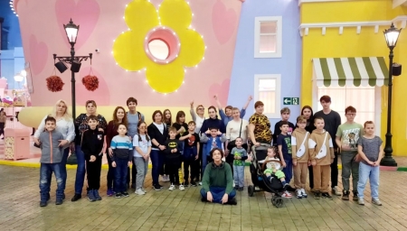 Москва, 29 марта 2023. Дети посетили парк "Остров мечты"